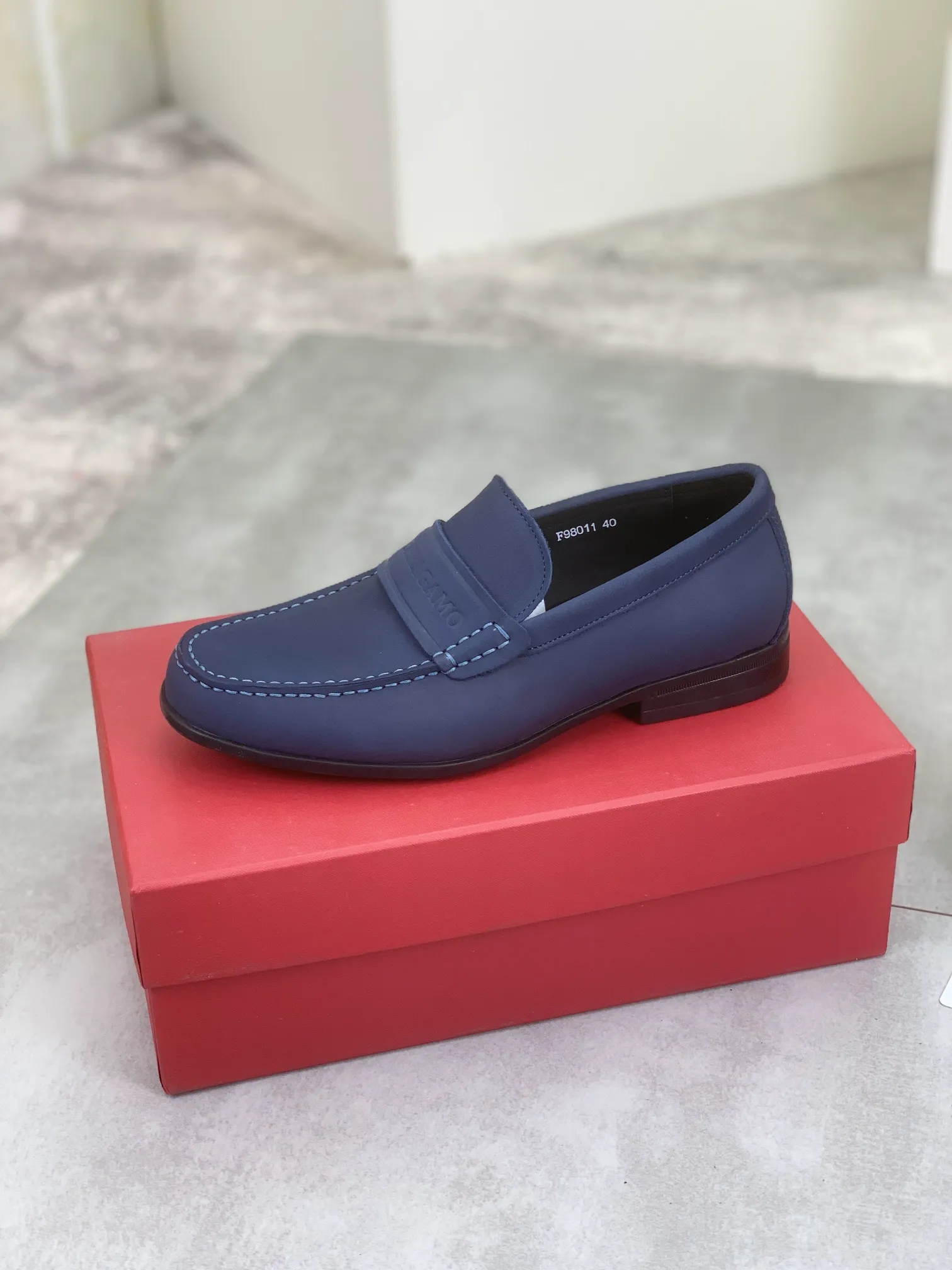Men's Men's Shoes 💰P460💰[New Style] Water-dyed Niuli 🆘[Salvatore Ferragamo] Ferragamo's latest casual business leather shoes for men! Available at counters simultaneously! The fabric is made of specially imported original calfskin, and the interior is made of imported water-dyed cowhide. It is absolutely luxurious and leads the fashion trend. Matching code: 38-45; 3⃣️ colors available